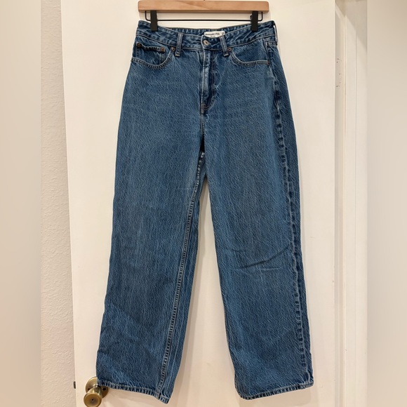 Abercrombie & Fitch Denim - Abercrombie & Fitch Women's Straight Leg Blue Jeans